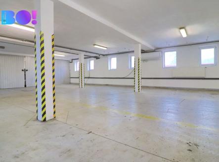 Pronájem skladovací prostor, 246 m²