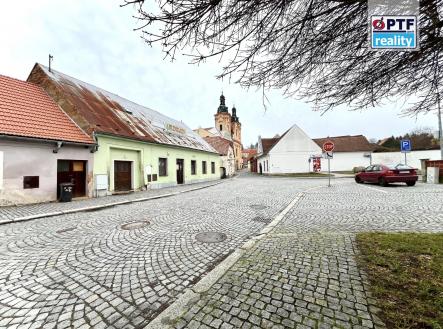 Prodej - restaurace, 180 m²