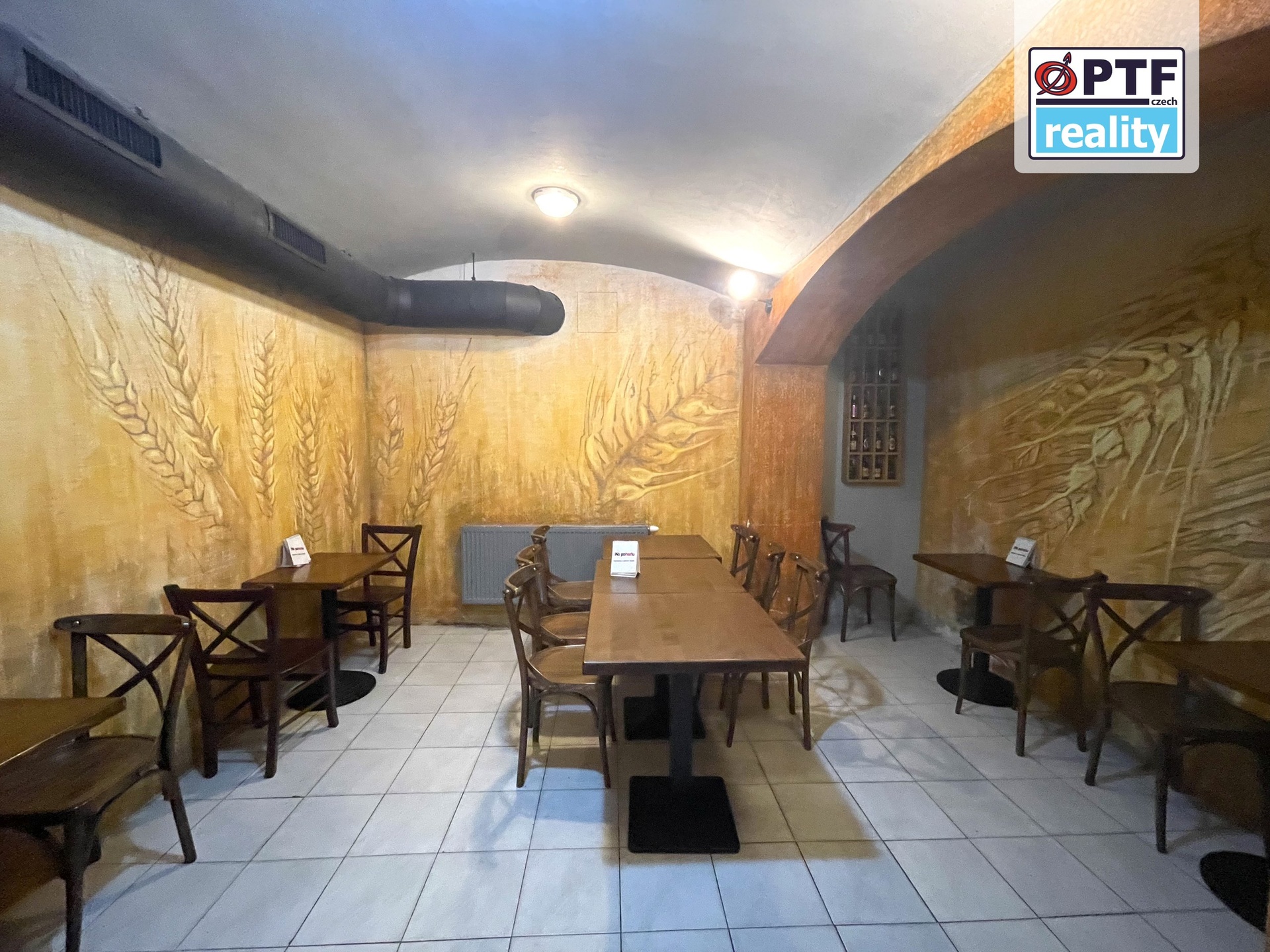 Pronájem zavedeného baru v centru, 102 m² - Plzeň