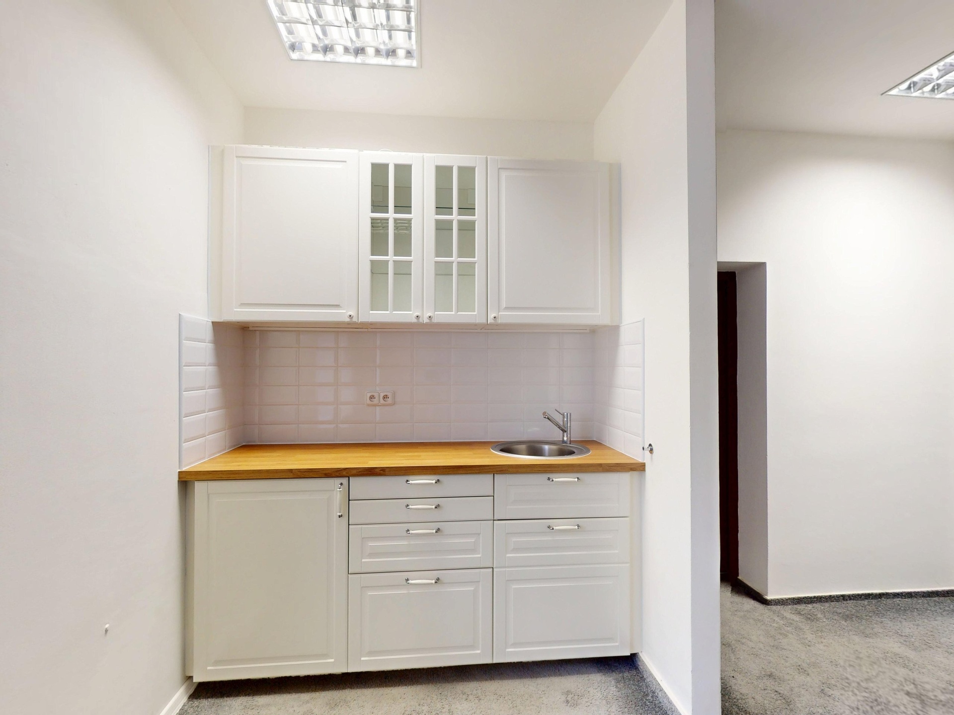 Pronájem obchodního prostoru 43 m² v Plzni na Roudné