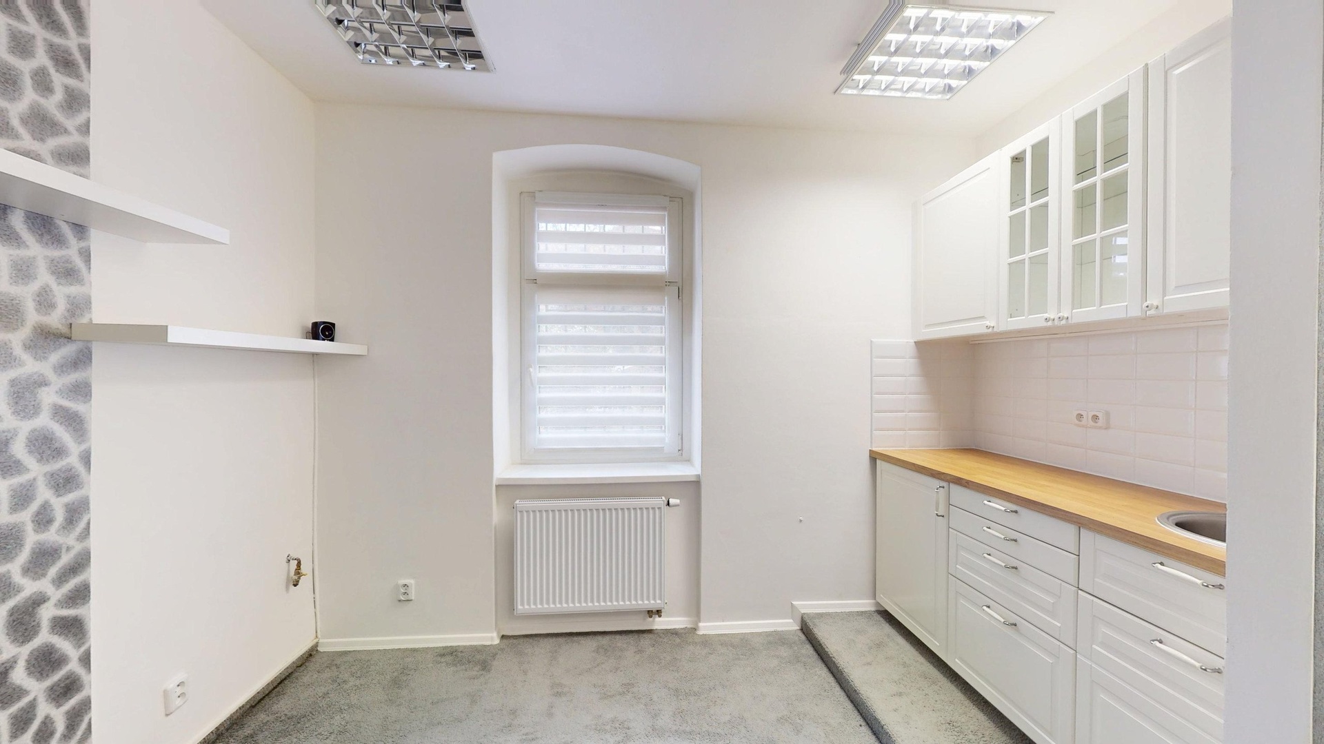 Pronájem obchodního prostoru 43 m² v Plzni na Roudné