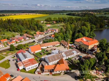 Pronájem - zemědělský objekt, 2 325 m²