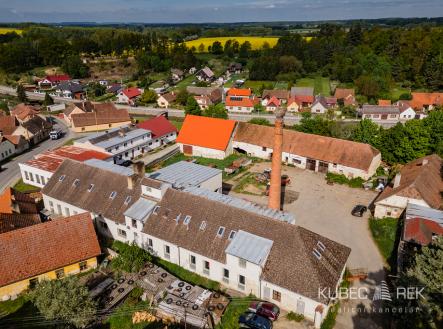 Pronájem - zemědělský objekt, 2 325 m²