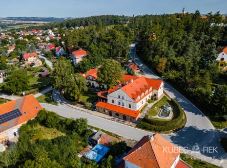 Prodej hotel, 2 200 m²