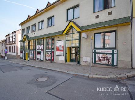 Pronájem obchodní prostory, 490 m²