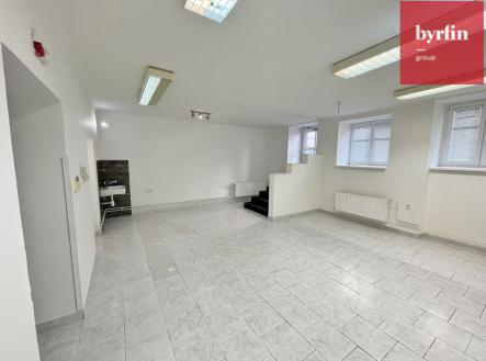 Pronájem - obchodní prostor, 77 m²