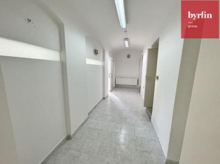 Pronájem - obchodní prostor, 77 m²