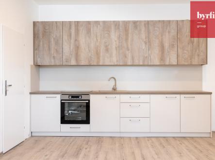 Prodej - nájemní dům, 607 m²