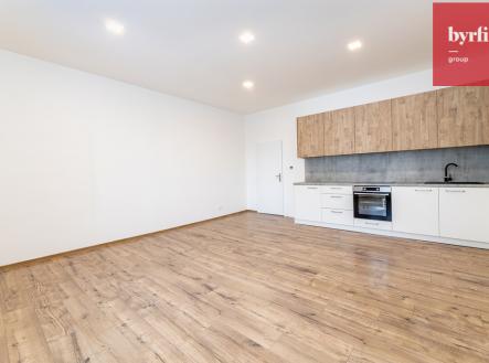 Prodej - nájemní dům, 607 m²