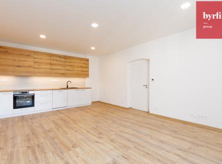 Prodej - nájemní dům, 607 m²