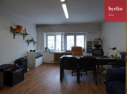 Pronájem kanceláře, 225 m²