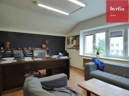 Pronájem kanceláře, 225 m²