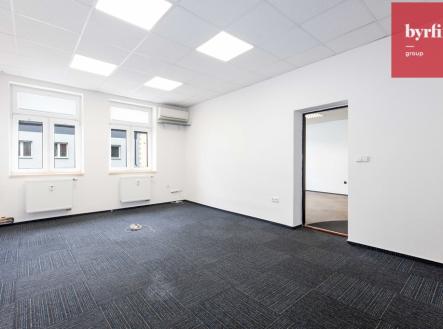 Pronájem kanceláře, 273 m²