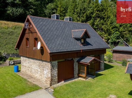 Rodinný dům 3+kk se dvěma garážemi, pozemkem 2 170 m²  – Heřmanovice, okres Bruntál