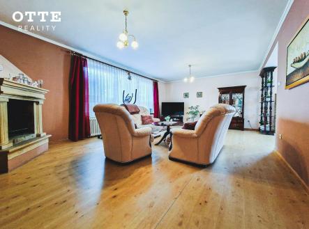 Pronájem - dům/vila, 269 m²