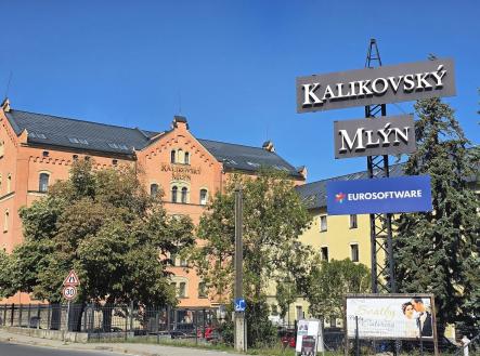 Pronájem kanceláře, 275 m²