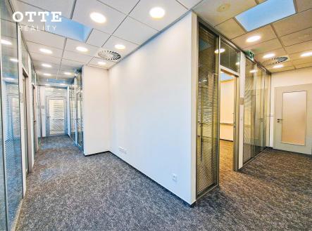 Pronájem kanceláře, 152 m²