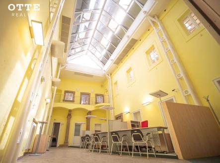 Pronájem kanceláře, 247 m²