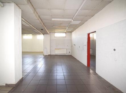 Pronájem obchodní prostor, 350 m²