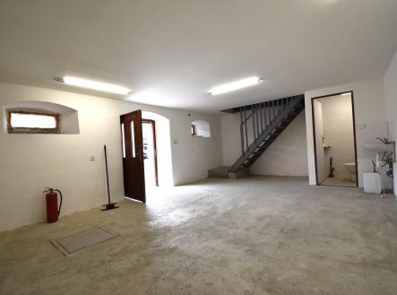 Pronájem - komerční objekt, sklad, 92 m²