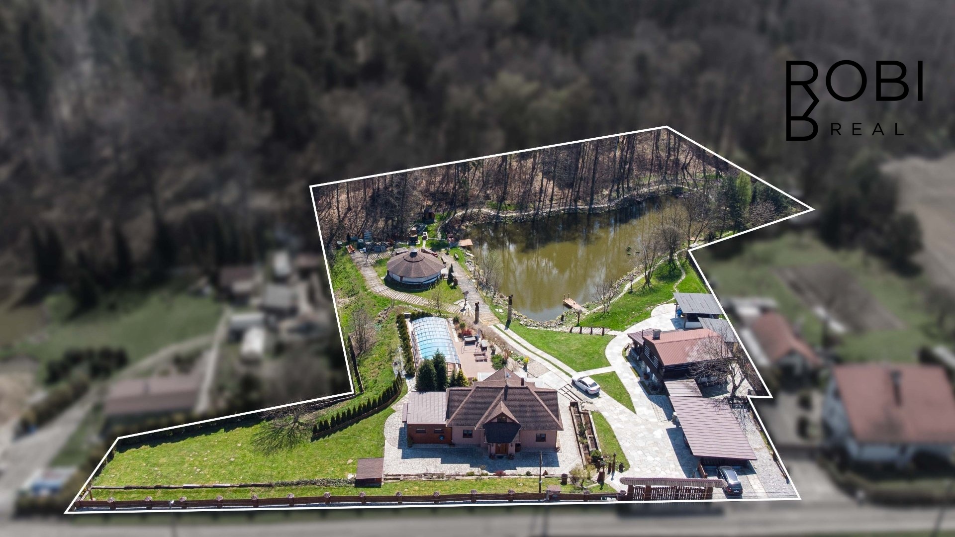 prodej-rodinneho-domu-191m2-pozemek-8441m2-dji-0147-blur-bdb1ca (1)
