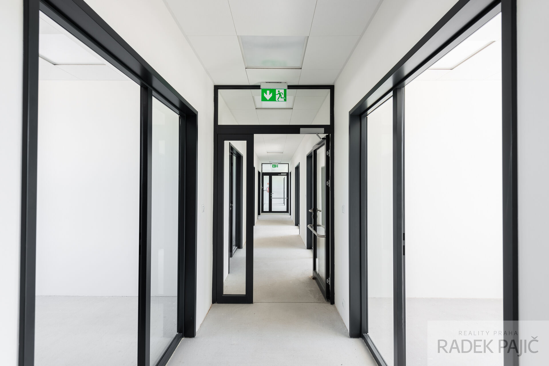 Pronájem reprezentativní kanceláře přímo na golfu, 14,35 m2