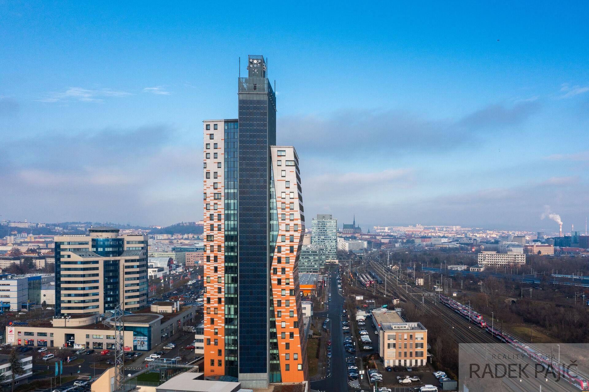 AZ Tower - prodej moderní kanceláře v ikonické budově, 272,27 m2