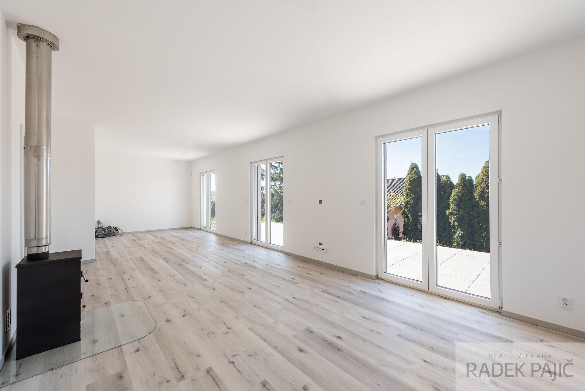 Moderní novostavba RD obklopená přírodou, 5+kk, 147,25 m2