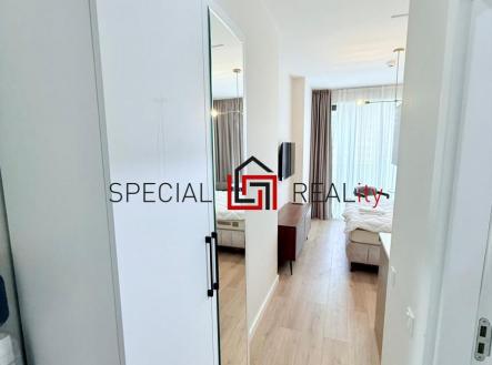 PHOTO-2025-11-30-15-18-15 58.jpg