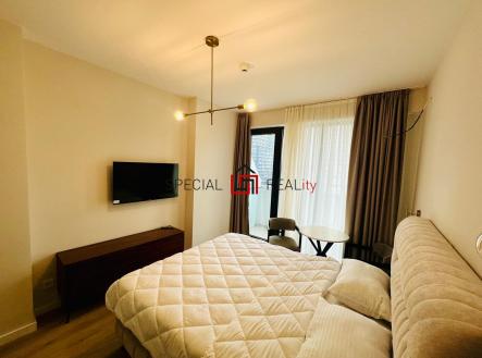 PHOTO-2025-11-30-15-18-15 18.jpg