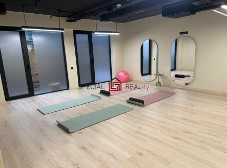 PHOTO-2025-11-30-15-18-15 37.jpg