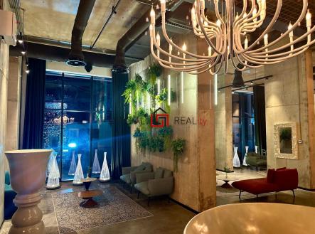 PHOTO-2025-11-30-15-18-15 9.jpg