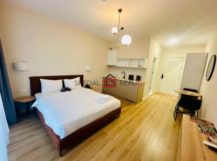 PHOTO-2025-11-30-15-18-15 23.jpg