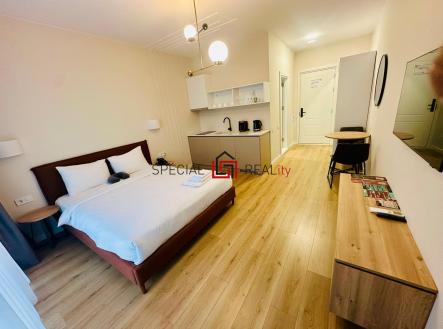 PHOTO-2025-11-30-15-18-15 25.jpg