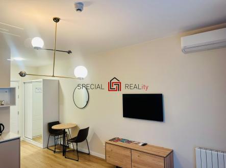 PHOTO-2025-11-30-15-18-15 27.jpg