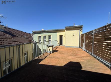 Pronájem bytu, 1+kk, 77 m²