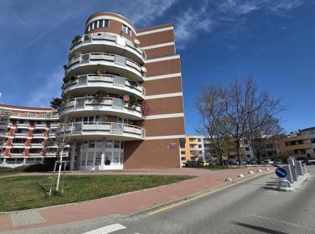 Pronájem obchodní prostory, 121 m²