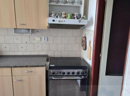 pohled na kuchyň z pokoje.jpeg