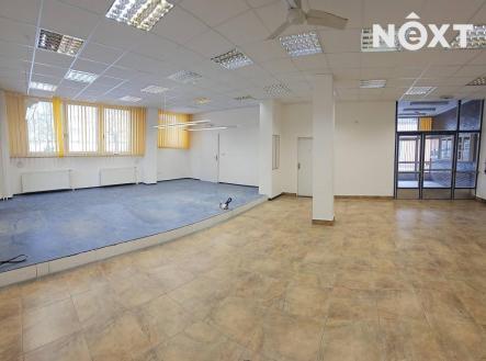 Pronájem komerčního objektu, obchodní centrum, 1 348 m²