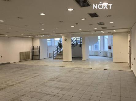 Pronájem komerčního objektu, obchodní centrum, 3 299 m²