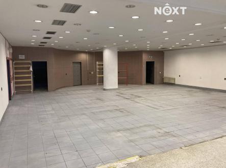 Pronájem komerčního objektu, obchodní centrum, 3 299 m²