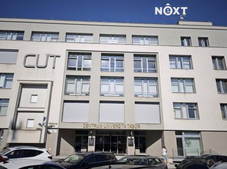 Pronájem komerčního objektu, obchodní centrum, 3 299 m²