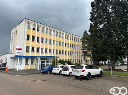 Pronájem - kanceláře, 360 m²