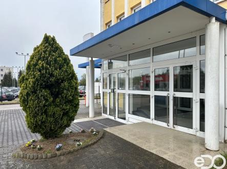 Pronájem - kanceláře, 360 m²