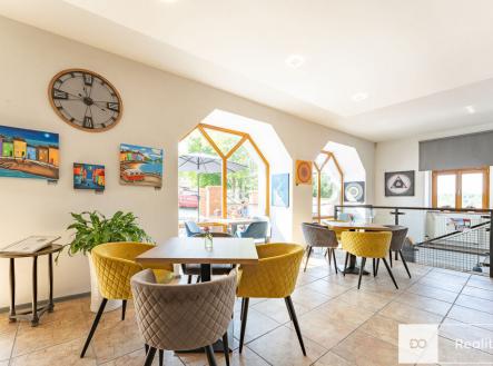 Prodej - restaurace, 180 m²