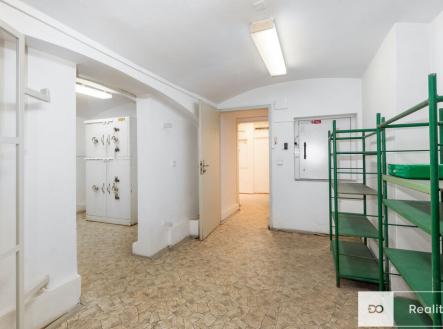 Pronájem - skladovací prostor, 37 m²