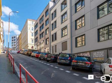 Pronájem obchodní prostor, 210 m²