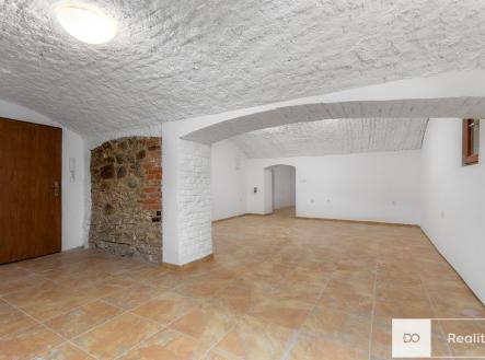 Pronájem - skladovací prostor, 77 m²