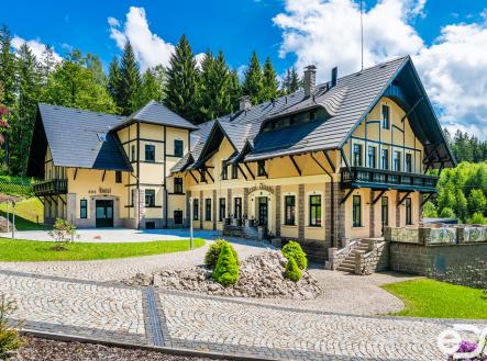 Pronájem - hotel, 2 930 m²