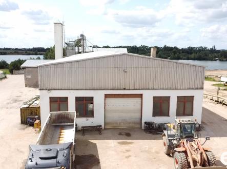 Pronájem skladovací prostor, 600 m²